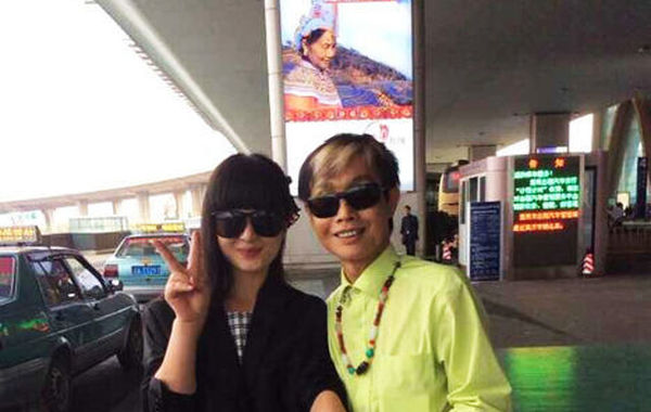 鄧建國(guó)與新女友。