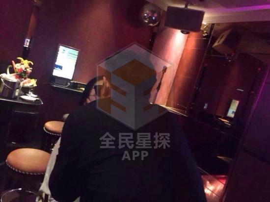 網(wǎng)絡(luò)曝光的田源激吻照，田源稱是角度問(wèn)題