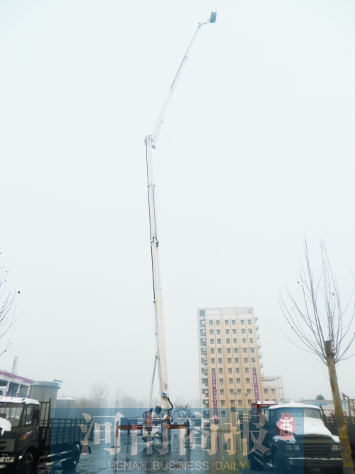 “巨無(wú)霸”消防車(chē)來(lái)鄭