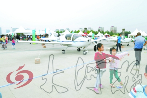 　每個(gè)人心中都有一個(gè)飛翔夢(mèng)。圓這個(gè)夢(mèng)，去安陽吧！