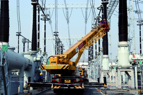 有些電力設(shè)施很“嬌貴”,空氣質(zhì)量不好,長(zhǎng)時(shí)間不給它洗澡,它就可能“罷工”