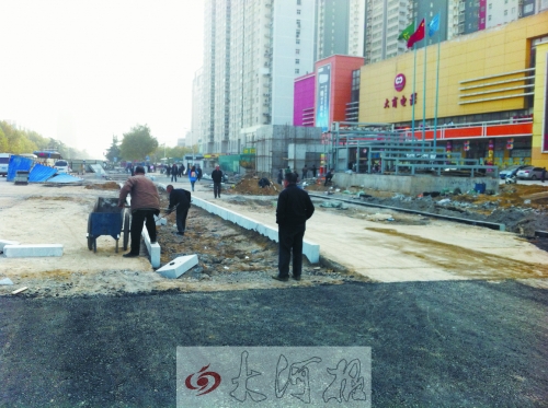 地鐵1號線桐柏路站道路施工現(xiàn)場 地鐵1號線桐柏路站道路施工現(xiàn)場
