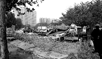 對(duì)公園選址的5.5萬(wàn)多平方米的違章建筑進(jìn)行拆除。