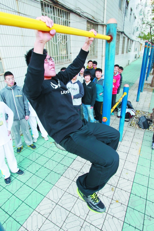 對于對外開放體育設施的學校，市民滿懷期待。