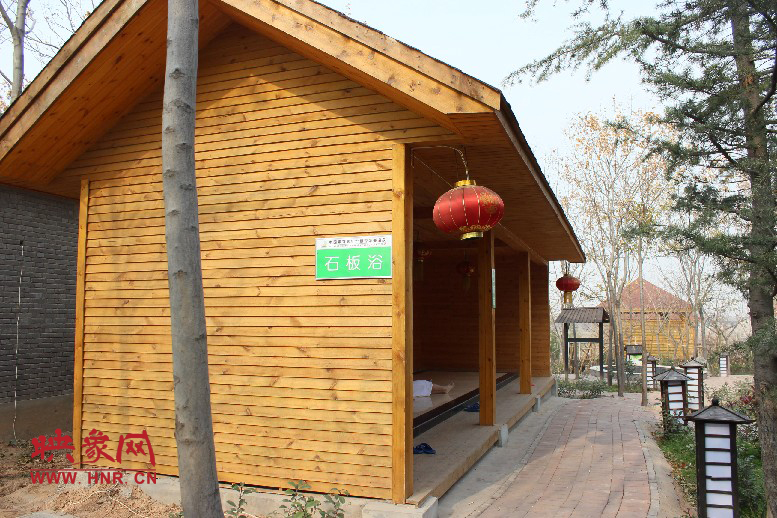 石板浴，躺在上面超級爽