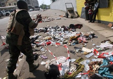 　當(dāng)?shù)貢r(shí)間2013年1月1日，科特迪瓦阿比讓市舉行慶祝新年的煙火表演時(shí)發(fā)生了嚴(yán)重的踩踏事故，造成至少