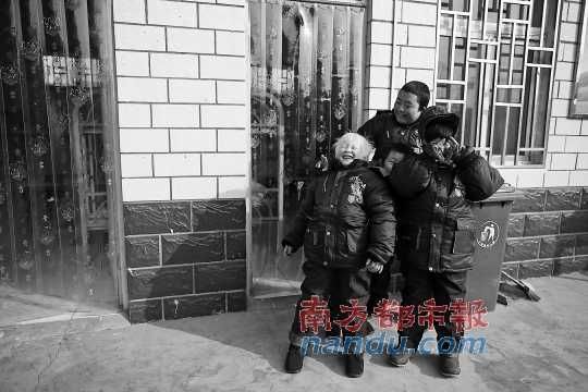 少不更事的孤兒被送往開封市福利院。