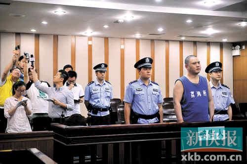 廣州市民政局民間組織管理局稽查處原處長(zhǎng)李軍犯猥褻兒童罪，被判處有期徒刑4年。記者 孫毅/攝