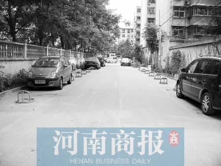 城市公共道路，成了很多人的“停車場(chǎng)” 記者 邱曉峰/攝