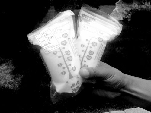 記者購(gòu)買(mǎi)到的“人奶”。