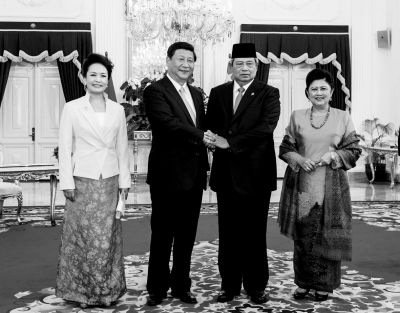 2日，國(guó)家主席習(xí)近平在雅加達(dá)同印度尼西亞總統(tǒng)蘇西洛舉行會(huì)談。 新華社發(fā)