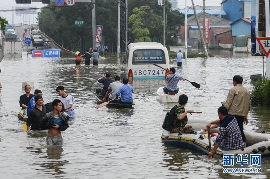臺(tái)風(fēng)“菲特”造成浙江余姚市城區(qū)大面積被淹，城市交通基本癱瘓，部分區(qū)域停電停水。