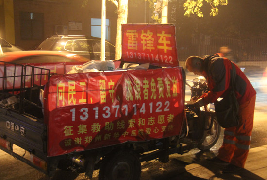 鄭州繁華的夜晚很美，但孫德坤卻無暇享受