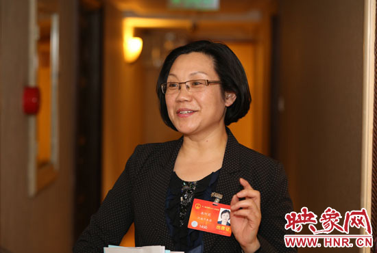 全國人大代表、商丘市實(shí)驗(yàn)小學(xué)校長(zhǎng)高阿莉做客映象網(wǎng)兩會(huì)微視。