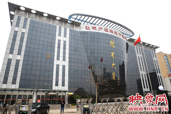 2011年4月，蘭考縣為民服務(wù)中心入住陽光大廈，目前，共有行政職能部門39個