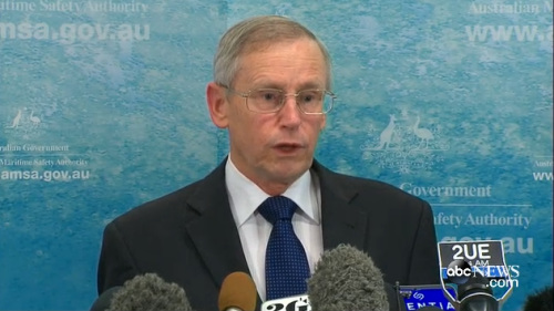 澳大利亞海事局官員正在介紹關(guān)于馬航失聯(lián)客機(jī)的搜索情況。