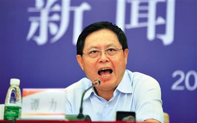 　譚力 男，1955年10月生，漢族，重慶市人，大學(xué)學(xué)歷，有知青經(jīng)歷。2009年3月前，一直在四川工