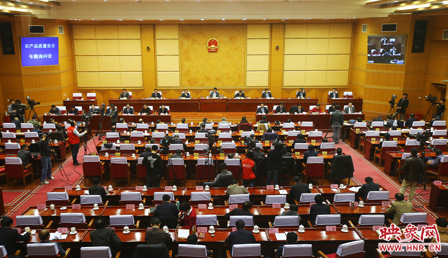 12月3日，河南省十二屆人大常委會第十一次會議召開農(nóng)產(chǎn)品質(zhì)量安全專題詢問會，映象網(wǎng)進(jìn)行全程直播。