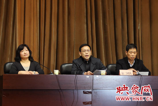 第二組競(jìng)聘團(tuán)隊(duì)，胡士才（中）朱金星（右）趙瑞瑩（左）。