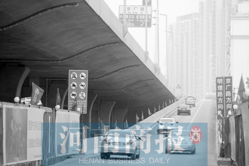 隴海路高架大學(xué)路南側(cè)西向東上橋匝道，后天就要封閉了