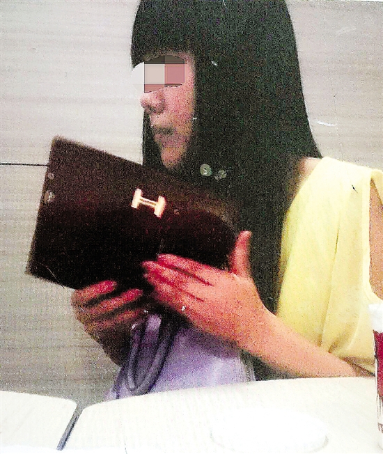 小王的女朋友小劉。