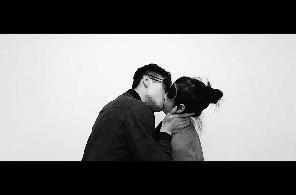 南京大學生發(fā)起親吻陌生人活動 引各方爭議