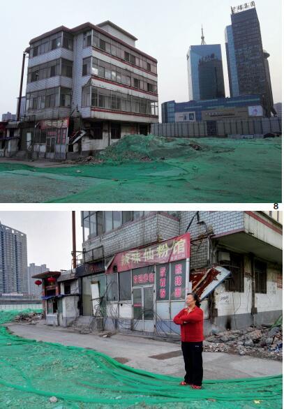 65歲的韓老太太是別人眼中的“釘子戶”，至今仍居住在斷水、斷電的老宅中。她的房產(chǎn)占地面積3分多，建有樓房4層，按照補償標準可以拿到400余萬元補償，但她還是擔心以后的日子沒著落，稱要繼續(xù)堅持下去。在她房子的右后側(cè)，是親賢社區(qū)旗下千禧集團的豪華辦公樓。