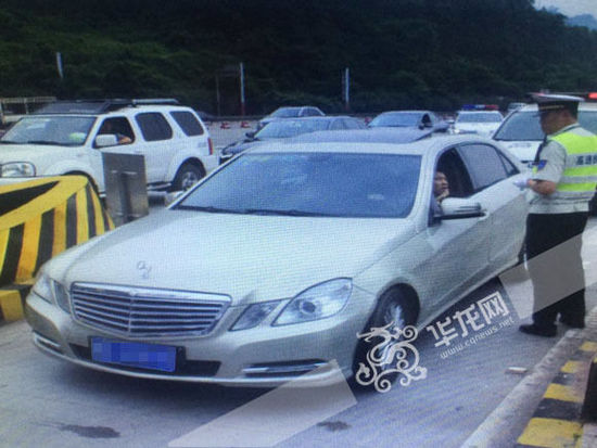 超速駕駛員被攔下。市交通執(zhí)法高速一支隊六大隊供圖