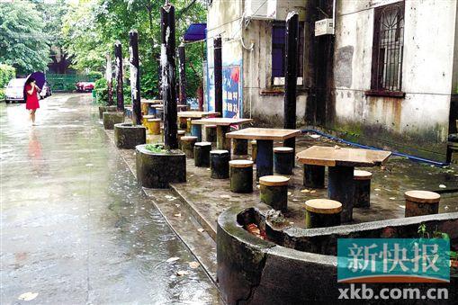 圖為發(fā)現(xiàn)棄嬰的石凳。 新快報(bào)記者 畢志毅/攝