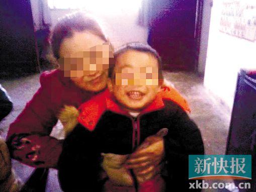 程女士生前和小孩開心玩耍。家屬供圖