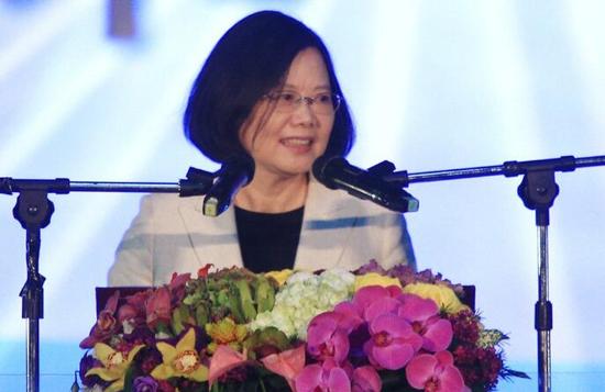 蔡英文向教師溫情喊話(huà)教師嗆：太晚了?。▓D片來(lái)源：臺(tái)灣《聯(lián)合報(bào)》）