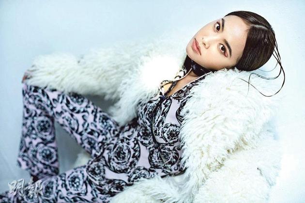 蔡依林的新歌高唱要勇敢做自己，沒(méi)想到MV卻鬧出風(fēng)波。