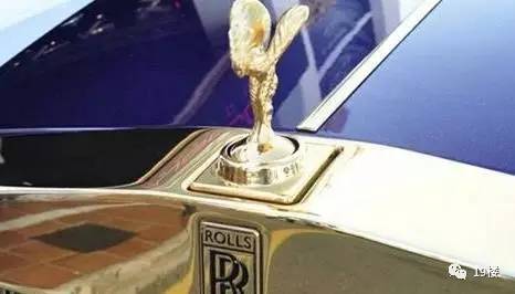 溫州一勞斯萊斯婚車高速上和鳥(niǎo)相撞：損失20萬(wàn)