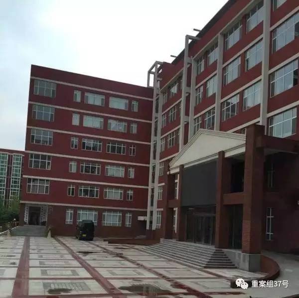 17歲高中男生教室里掐死女同學(xué)，被訴故意殺人和強(qiáng)奸