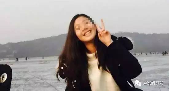 17歲高中男生教室里掐死女同學(xué)，被訴故意殺人和強(qiáng)奸