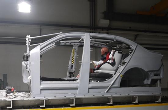 中國兒童汽車安全座椅市場一度沒有國家標(biāo)準(zhǔn)。圖為汽車用兒童安全座椅進行撞擊實驗