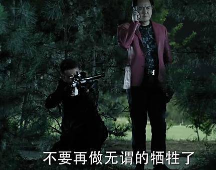 《人民的名義》原著小說有這么一段：趙瑞龍要找殺手殺了侯亮平，結(jié)果趙瑞龍的三姐發(fā)話：侯亮平要是死了趙瑞龍也要死!這就說明了大boss趙立春沒把握在侯死后的各方反應(yīng)中護住兒子趙瑞龍，因此，這就告訴了讀者，侯亮平的背景絕對不比趙立春差!