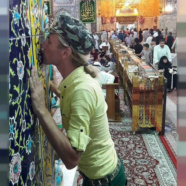 金發(fā)男模疑因長太帥被亂刀砍死 生前正準(zhǔn)備選美