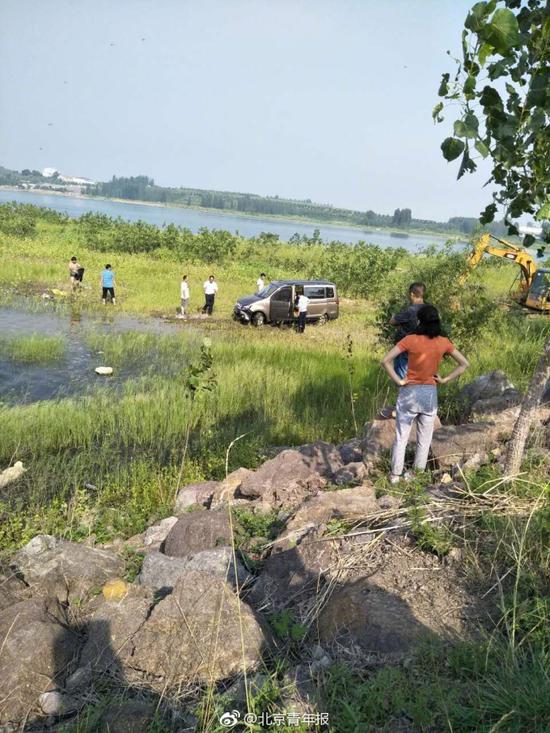 男子駕車帶5個孩子沖進(jìn)水庫溺亡