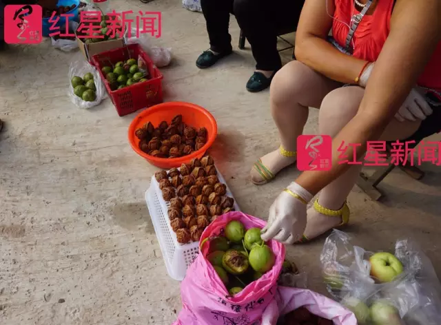 文玩核桃遇冷由幾萬(wàn)一對(duì)降到5元沒(méi)人要？商戶否認(rèn)