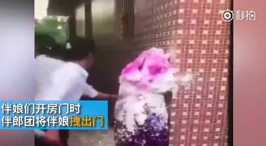 據(jù)澎湃新聞消息，近日廣東江門開平某村又現(xiàn)惡俗婚鬧。男方兄弟團(tuán)去接新娘的時候，先用彩帶對著姐妹團(tuán)狂噴，后來甚至有人用滅火器直接噴伴娘面部，害的伴娘差點(diǎn)被送進(jìn)醫(yī)院。