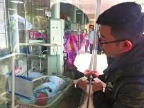 罕見！女子早產(chǎn)4胞胎全是女孩 最輕的僅0.7公斤