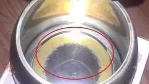 太惡心！女游客竟用酒店燒水壺煮自己的臟內(nèi)褲