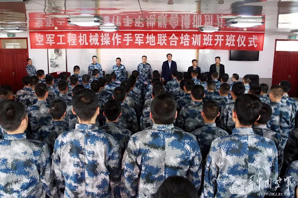 空軍找上藍翔技校聯(lián)合培訓(xùn)：為的就是挖掘機