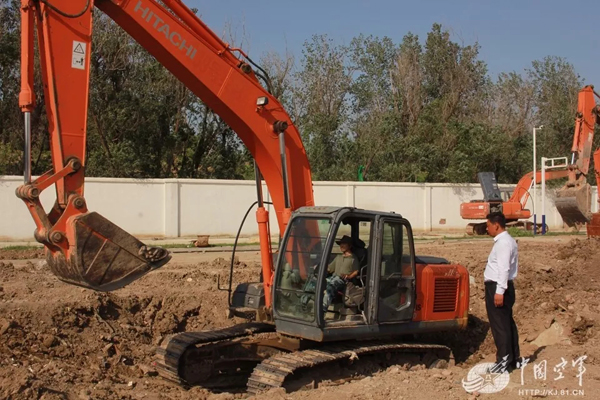 空軍找上藍翔技校聯(lián)合培訓(xùn)：為的就是挖掘機