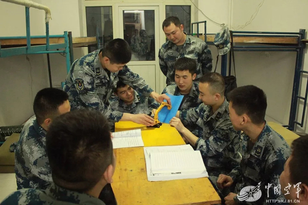 空軍找上藍翔技校聯(lián)合培訓(xùn)：為的就是挖掘機