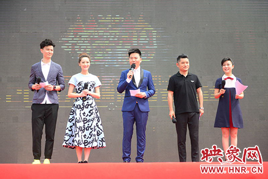 電視臺主持人與電臺主播搭檔主持，讓人耳目一新