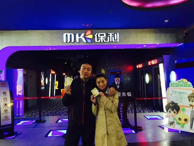 小情侶幸福的呢！