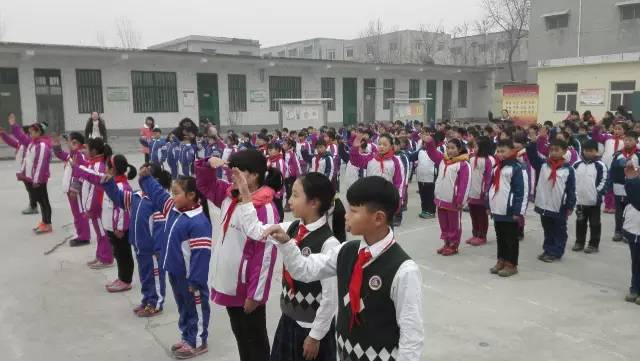 關(guān)愛(ài)留守兒童送溫暖，帶去我們冬日的關(guān)愛(ài)