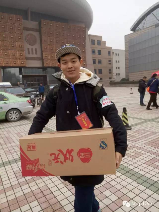 河南電臺1066主持人小澤，搬送愛心餃子。